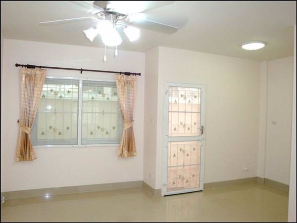 ให้เช่าทาวน์เฮ้าส์-เลียบคลองสอง-คลองสามวา-ใกล้แฟชั่นไอสแลนด์-หมู่บ้านพาทาโกเนีย-อยู่ระหว่าง-ซเลียบ