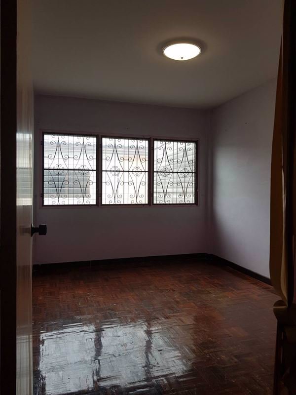 ขายทาวน์เฮ้าส์-2-ชั้น-2-ห้องนอน-2-ห้องน้ำ-หมู่บ้านพิชาดา-ต่อเติมเต็มพื้นที่-ตกแต่งเฟอร์นิเจอร์บิ้วอิ