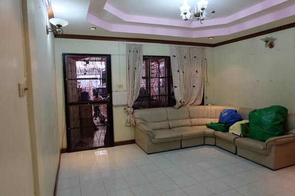 ขายทาวน์เฮ้าส์-2-ชั้น-2-ห้องนอน-2-ห้องน้ำ-หมู่บ้านพิชาดา-ต่อเติมเต็มพื้นที่-ตกแต่งเฟอร์นิเจอร์บิ้วอิ