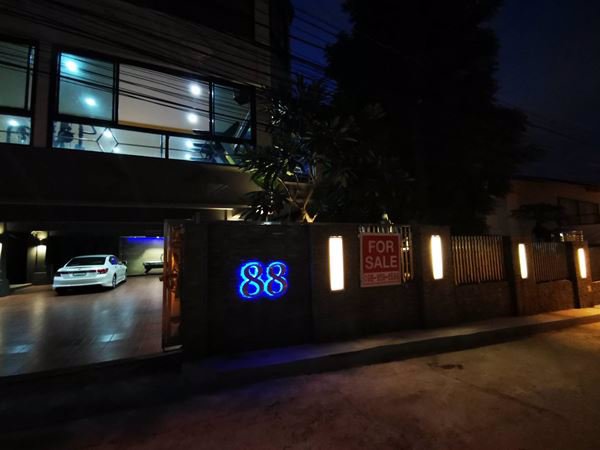 ขายบ้านหรูตกแต่งสวย-พร้อมกิจการศูนย์ออกกำลังกาย-เมืองพัทยา-อบางละมุง-ชลบุรี