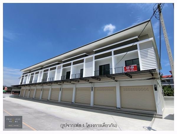 อาคารพาณิชย์-ราคาต่ำกว่าตลาด-ติดถนน-ใกล้จุดขึ้นลงมอเตอร์เวย์-อมตะ-ชลบุรี-ใกล้โซนชุมชน-พักอาศัยได้-ค้