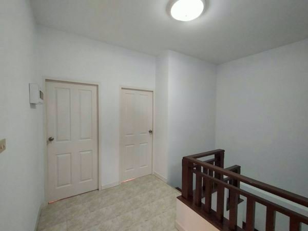 ขายทาวน์เฮาส์-2-ชั้น-สวย-แต่งใหม่-มีแอร์-มีเฟอร์ครบ-4-นอน-2-น้ำ-โทร-0634461828