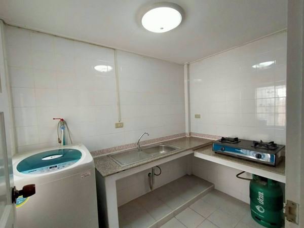 ขายทาวน์เฮาส์-2-ชั้น-สวย-แต่งใหม่-มีแอร์-มีเฟอร์ครบ-4-นอน-2-น้ำ-โทร-0634461828