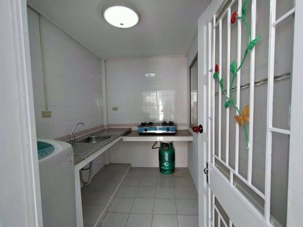 ขายทาวน์เฮาส์-2-ชั้น-สวย-แต่งใหม่-มีแอร์-มีเฟอร์ครบ-4-นอน-2-น้ำ-โทร-0634461828