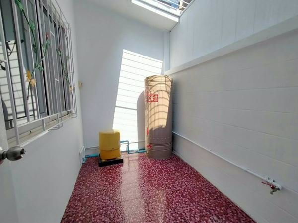 ขายทาวน์เฮาส์-2-ชั้น-สวย-แต่งใหม่-มีแอร์-มีเฟอร์ครบ-4-นอน-2-น้ำ-โทร-0634461828