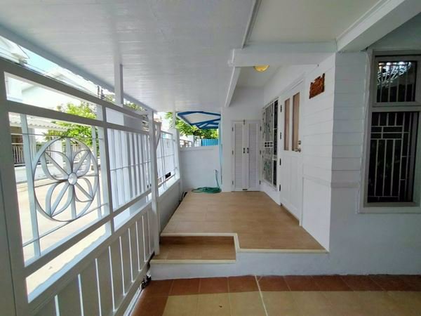 ขายทาวน์เฮาส์-2-ชั้น-สวย-แต่งใหม่-มีแอร์-มีเฟอร์ครบ-4-นอน-2-น้ำ-โทร-0634461828