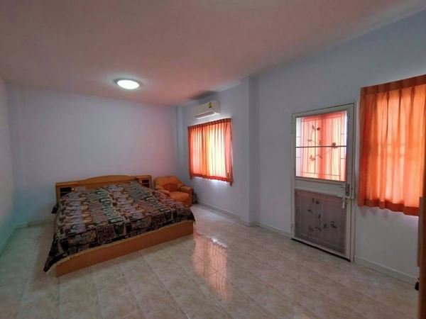 ขายทาวน์เฮาส์-2-ชั้น-สวย-แต่งใหม่-มีแอร์-มีเฟอร์ครบ-4-นอน-2-น้ำ-โทร-0634461828