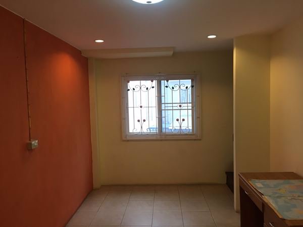 ด่วน-อาคารพาณิชย์-ประชาอุทิศ90-3ชั้นครึ่ง-มีดาดฟ้า-ชั้นลอย-ตกแต่งสวย-ติดแอร์-พร้อมอยู่-ทำเลดีมาก-เจ