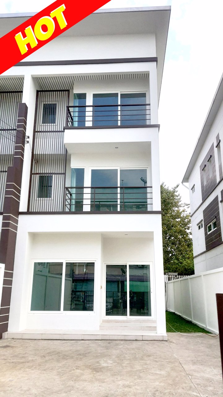 ขายด่วน-ทาวน์โฮมหลังมุม-3-ชั้น-45-ตรว-ซสุคนธ์สวัสดิ์16-ตรงงข้าม-รรสตรีวิทยา-2-ราคาถูก