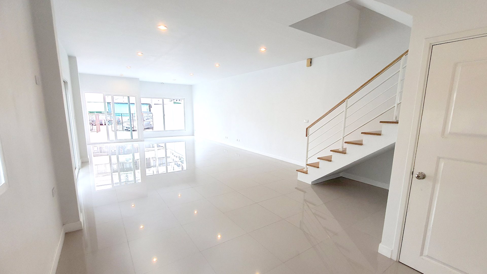 ขายด่วน-ทาวน์โฮมหลังมุม-3-ชั้น-45-ตรว-ซสุคนธ์สวัสดิ์16-ตรงงข้าม-รรสตรีวิทยา-2-ราคาถูก