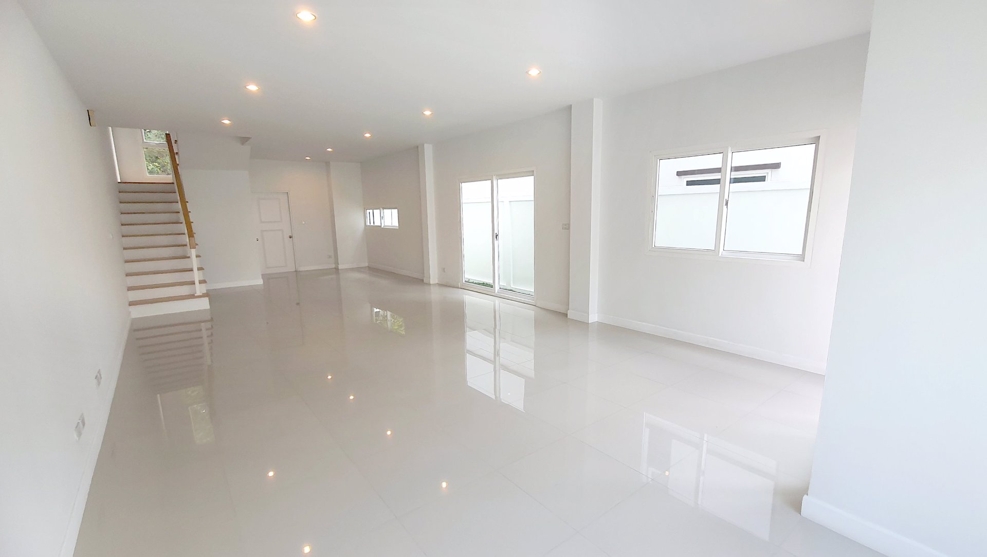 ขายด่วน-ทาวน์โฮมหลังมุม-3-ชั้น-45-ตรว-ซสุคนธ์สวัสดิ์16-ตรงงข้าม-รรสตรีวิทยา-2-ราคาถูก