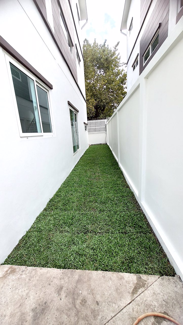 ขายด่วน-ทาวน์โฮมหลังมุม-3-ชั้น-45-ตรว-ซสุคนธ์สวัสดิ์16-ตรงงข้าม-รรสตรีวิทยา-2-ราคาถูก