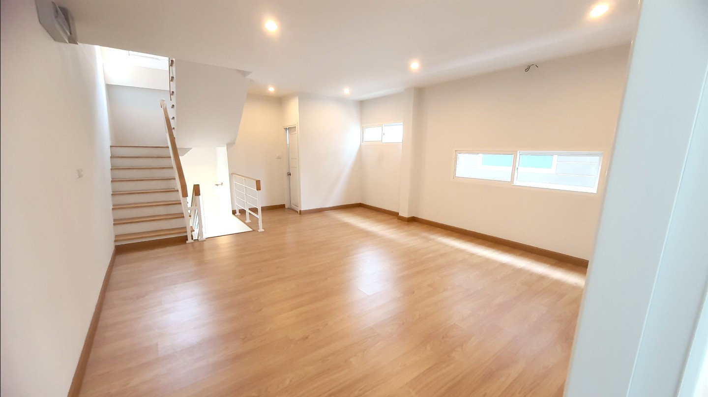 ขาย-บ้านแฝด-3-ชั้น-ทำเลทองติดถสุคนธสวัสดิ์-เดินไปสตรีวิทย์-2-ได้-เจ้าของขายเอง-69-ลบ