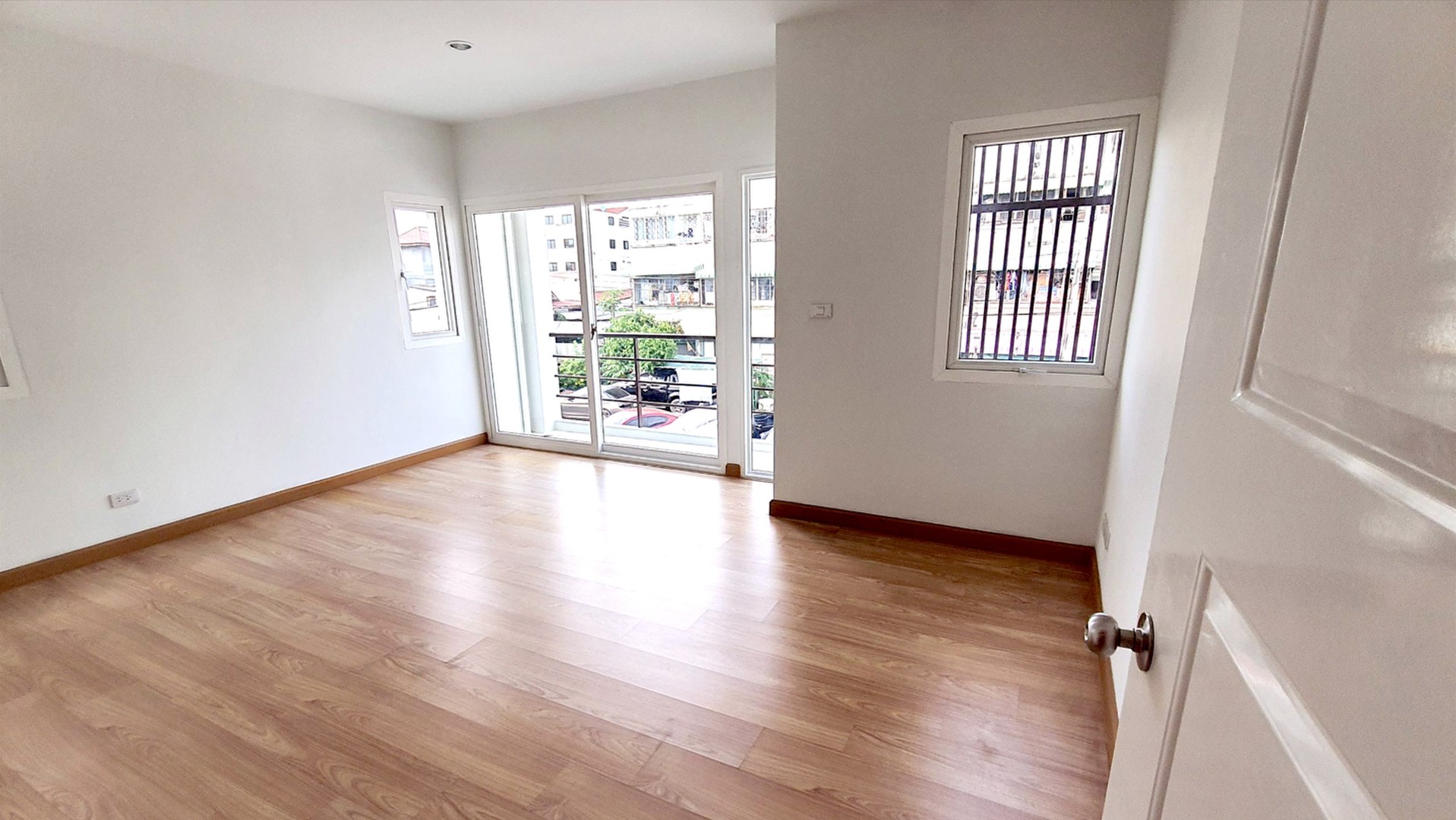 ขาย-บ้านแฝด-3-ชั้น-ทำเลทองติดถสุคนธสวัสดิ์-เดินไปสตรีวิทย์-2-ได้-เจ้าของขายเอง-69-ลบ