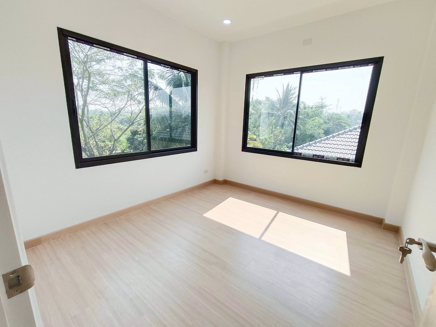 บ้าน-2-ชั้น-สไตล์-minimal-nordic-โอ้กระจู๋-หนองจ๊อม-1-หลัง-เท่านั้น