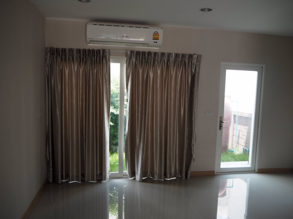 ห้เช่า-town-home-3-ชั้น-สไตล์โมเดิร์น-ติดถนนใหญ่รามอินทรา-เดินทางไปมาสะดวกมากๆ