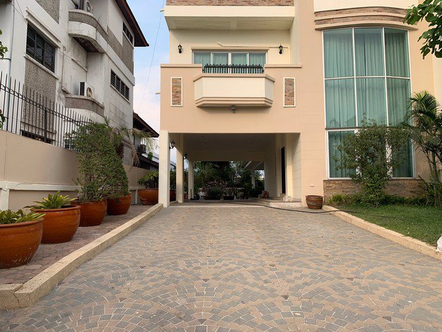 ให้เช่า-บ้านเดี่ยว-3-ชั้น-150-ตรว-หมู่บ้านปรีชา-ซอยรามคำแหง158-ถนนรามคำแหง