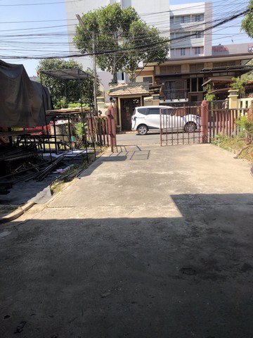 ขายที่ดินย่านสันติธรรม-เนื้ิอที่-108-ตรว-พร้อมสิ่งปลูกสร้าง-ซอยเม็งรายรัศมี-ทำเลดีมาก