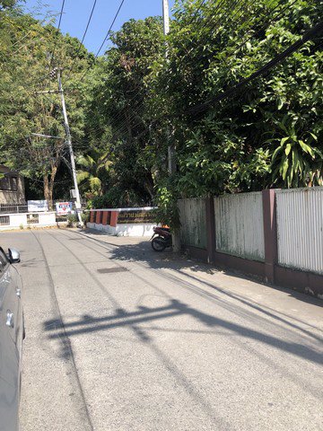 ขายที่ดินย่านสันติธรรม-เนื้ิอที่-108-ตรว-พร้อมสิ่งปลูกสร้าง-ซอยเม็งรายรัศมี-ทำเลดีมาก