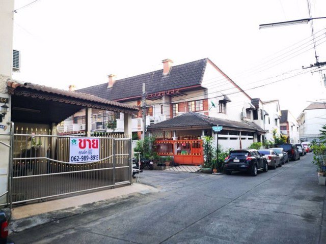 ขายทาวน์เฮ้าส์-3-ชั้น-เกตุนุติการ์เด้น-ลาดพร้าว71-นาคนิวาส38-หลังมุมรีโนเวทใหม่