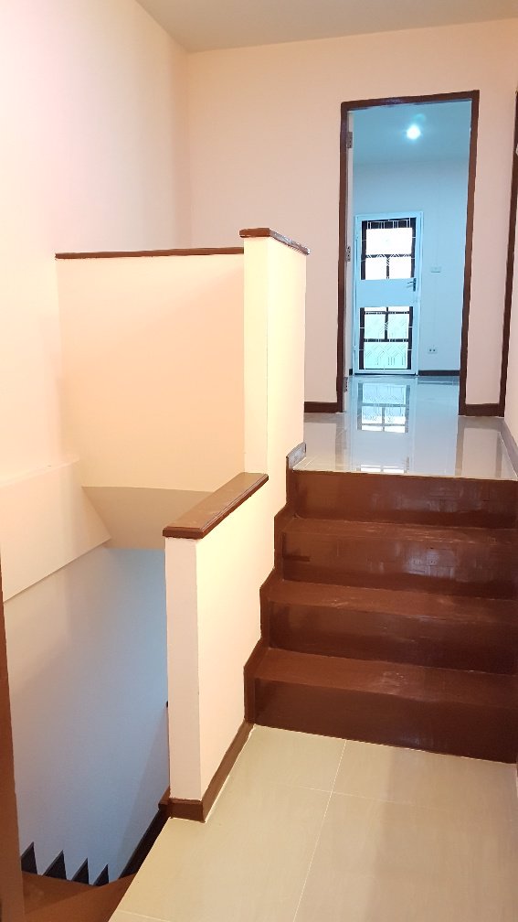 4ห้องนอน3ชั้นขายบ้านซอยเรวดีใกล้รถไฟฟ้าติวานนท์17วา-3ห้องน้ำ-1ห้องครัว-พื้นปูแกรนิโต้-ใหม่ทั้งหลัง