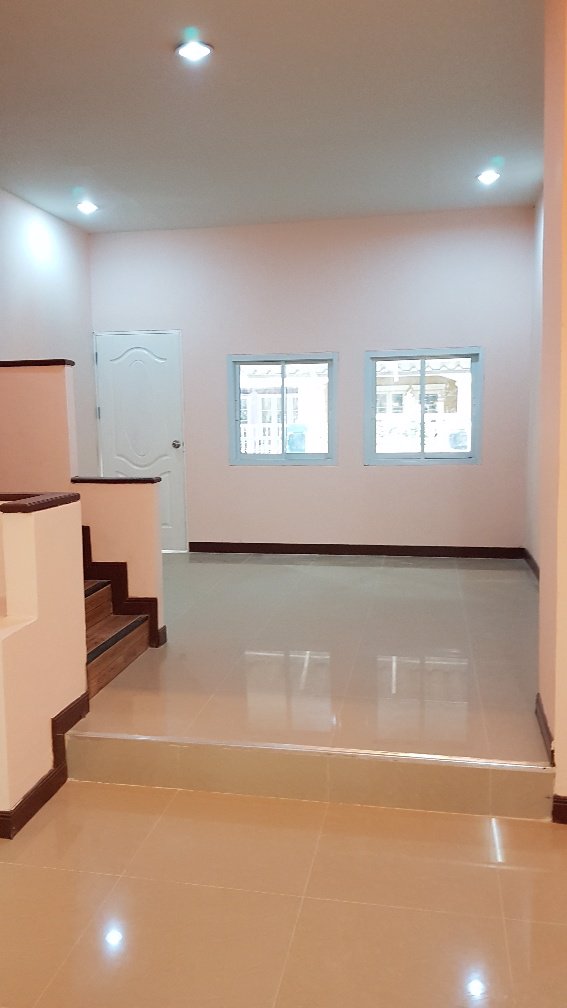 4ห้องนอน3ชั้นขายบ้านซอยเรวดีใกล้รถไฟฟ้าติวานนท์17วา-3ห้องน้ำ-1ห้องครัว-พื้นปูแกรนิโต้-ใหม่ทั้งหลัง