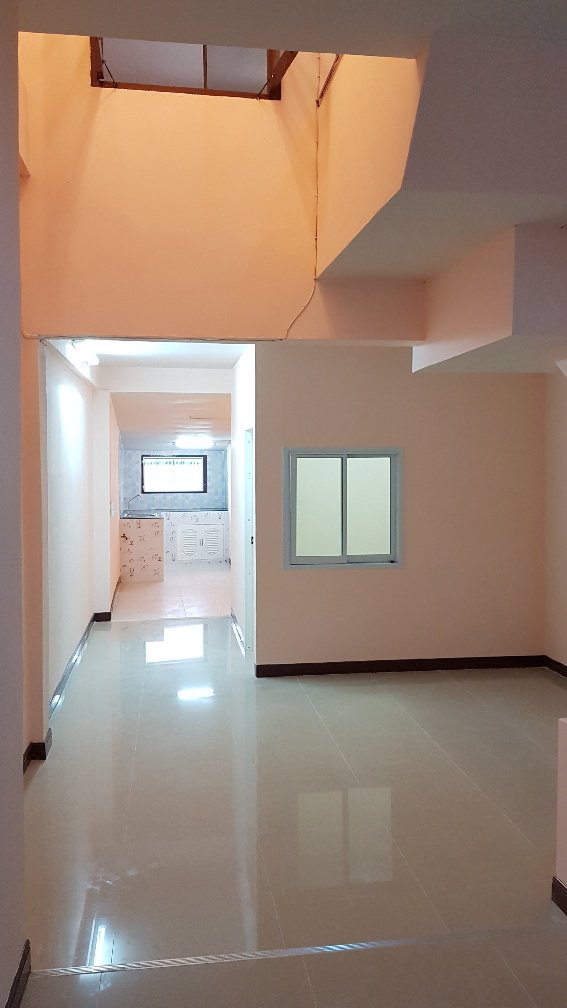 4ห้องนอน3ชั้นขายบ้านซอยเรวดีใกล้รถไฟฟ้าติวานนท์17วา-3ห้องน้ำ-1ห้องครัว-พื้นปูแกรนิโต้-ใหม่ทั้งหลัง