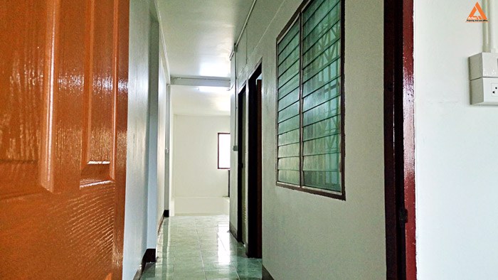 ขาย-ให้เช่า-อาคารพาณิชย์ใกล้แยกแอร์พอร์ต-แวดล้อมด้วยสาธารณูปโภค-ครบครัน