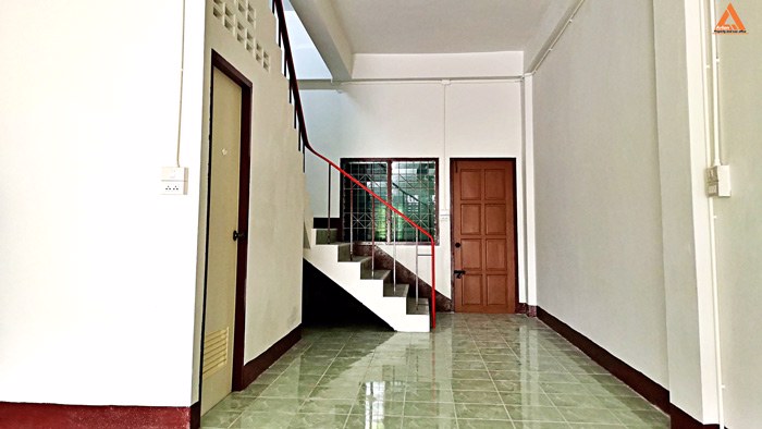 ขาย-ให้เช่า-อาคารพาณิชย์ใกล้แยกแอร์พอร์ต-แวดล้อมด้วยสาธารณูปโภค-ครบครัน