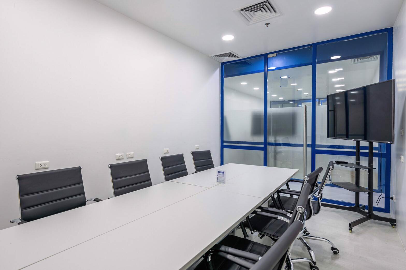 สำนักงาน-ออฟฟิศ-ให้เช่า-ตกแต่งพร้อมใช้-ใกล้-mrt-ศูนย์วัฒนธรรมฯ