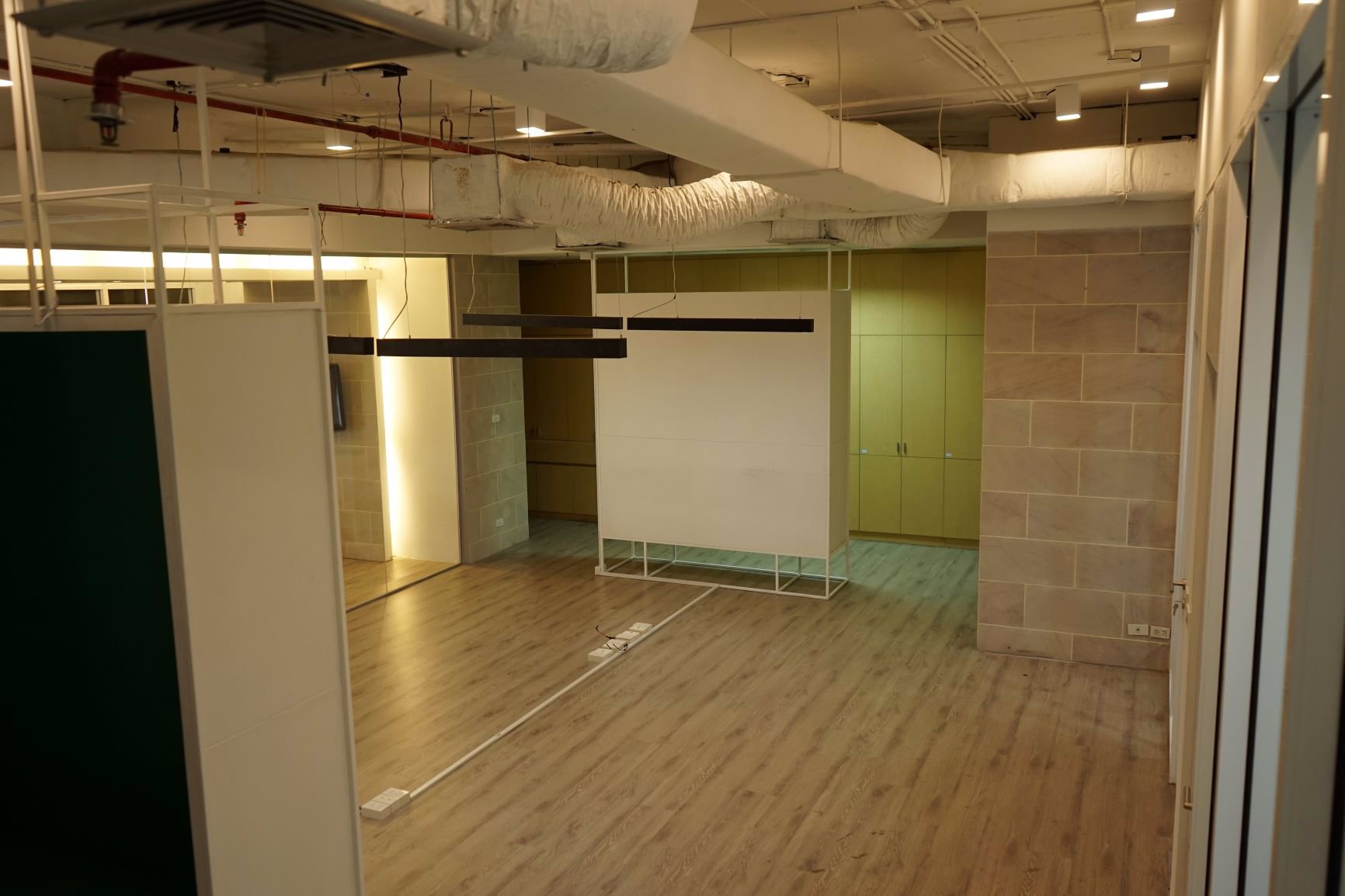 พื้นที่สำนักงานให้เช่า-130-ตรม