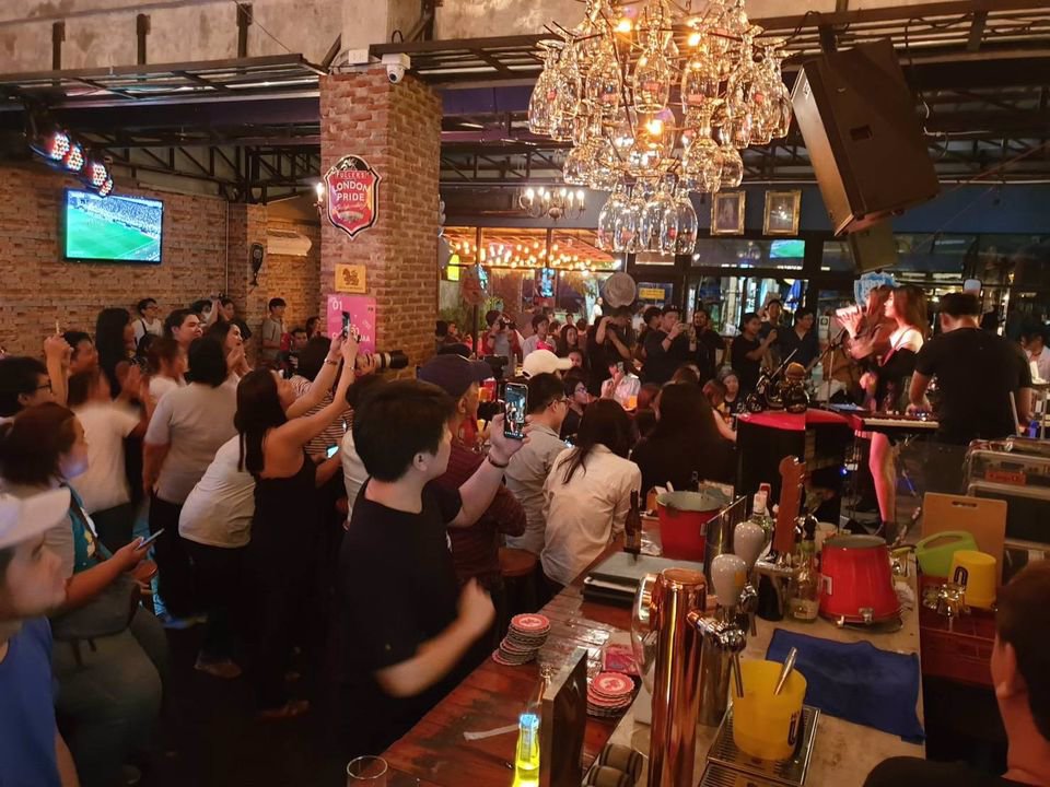 เซ้ง‼️-ร้านอาหารกึ่งผับ-เยื้องๆห้างพาราไดซ์-ติดถนนศรีนครินทร์-เขตประเวศ-กทม