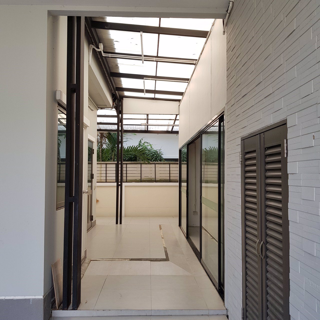 ขายหรือให้เช่า-บ้านเดี่ยว-ไกล้สนามบินสุวรรณภูมิ-โครงการหมู่บ้านพรีเมี่ยม-สังคมดีเยี่ยม