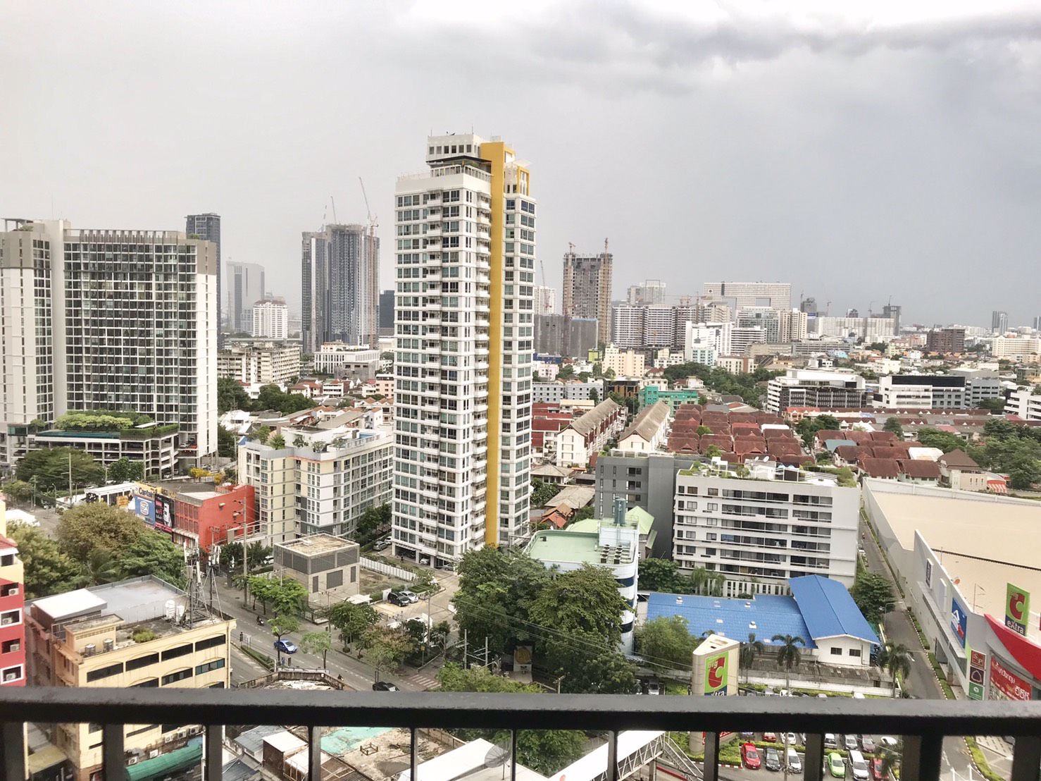 ให้เช่าคอนโด-the-issara-ladprao-ดิ-อิสสระ-ลาดพร้าว-ใกล้-mrt-วิวตึกช้าง