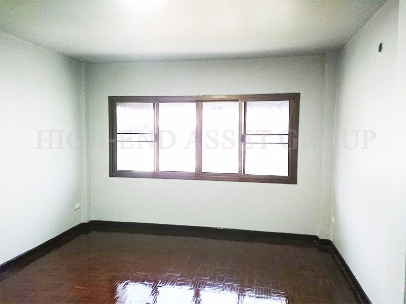 ขาย-ทาวน์เฮ้าส์-หมู่บ้าน-เอกบดี-ดอนเมือง-ช่างอากาศอุทิศ-7-ราคาถูก-สภาพดี