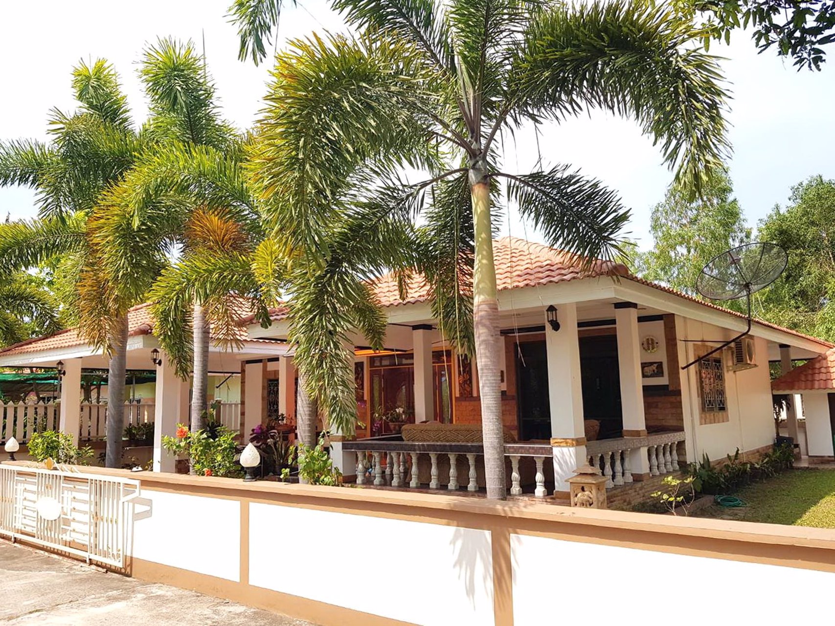 ขายบ้านพร้อมที่ดิน-3-ห้องนอน-บ้านเพและหาดแม่รำพึงระยอง-ราคา-3690000-บาท