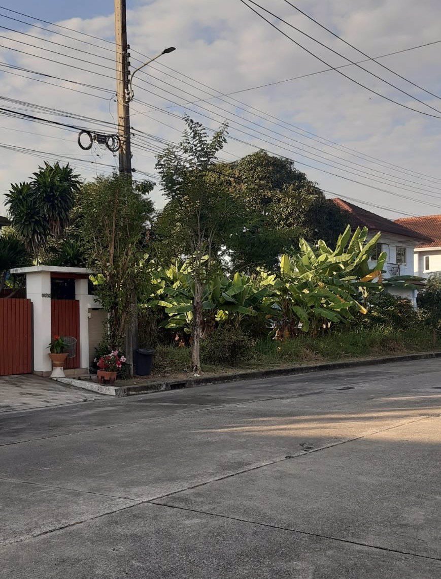 ขายที่ดินเปล่า-หมู่บ้านปัญญาเลคโฮม-98-ตารางวา-เพียง-200-เมตรจากถนิมิตใหม่