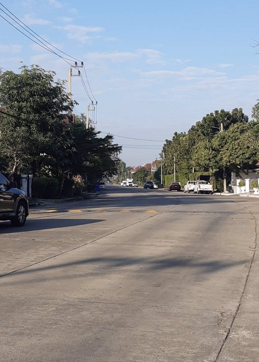 ขายที่ดินเปล่า-หมู่บ้านปัญญาเลคโฮม-98-ตารางวา-เพียง-200-เมตรจากถนิมิตใหม่