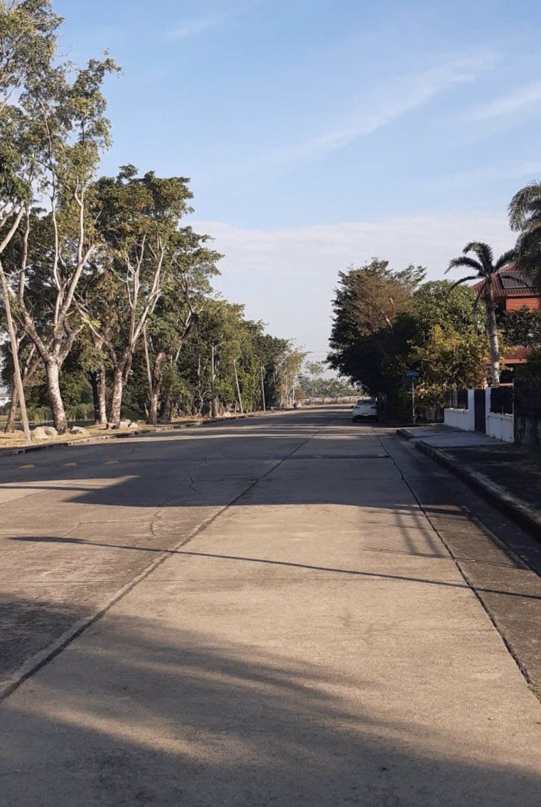 ขายที่ดินเปล่า-หมู่บ้านปัญญาเลคโฮม-98-ตารางวา-เพียง-200-เมตรจากถนิมิตใหม่