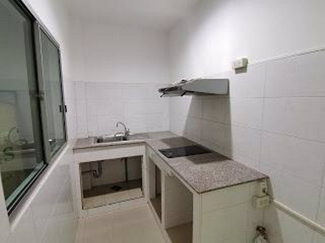 hr-3275-ให้เช่าทาวน์โฮม-2-ชั้น-หมู่บ้านนาราทาวน์-ถนนกาญจนาภิเษก-ประเวศ-ใกล้โรงเรียนคลองปักหลัก