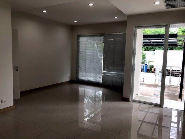 hr-3295-ให้เช่าทาวน์โฮม-3-ชั้น-โครงการดี-วัน-อ่อนนุช-ศรีนครินทร์-ซอยอ่อนนุช-74-ใกล้ซีคอนสแควร์