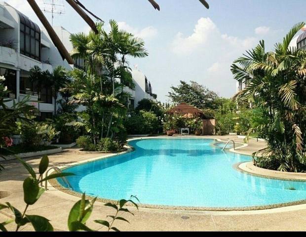 hr-3429-ให้เช่าทาวน์โฮม-4ชั้น-เล่นระดับ-วิวสระว่ายน้ำ-ถนนพระราม3-ยานนาวา