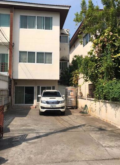 hr-3453-ให้เช่าทาวน์โฮม-3-ชั้น-หมู่บ้านรอยัลโฮม-พัฒนาการ-31ทับ1-ใกล้แอร์พอร์ตลิ้งค์-คลองตัน