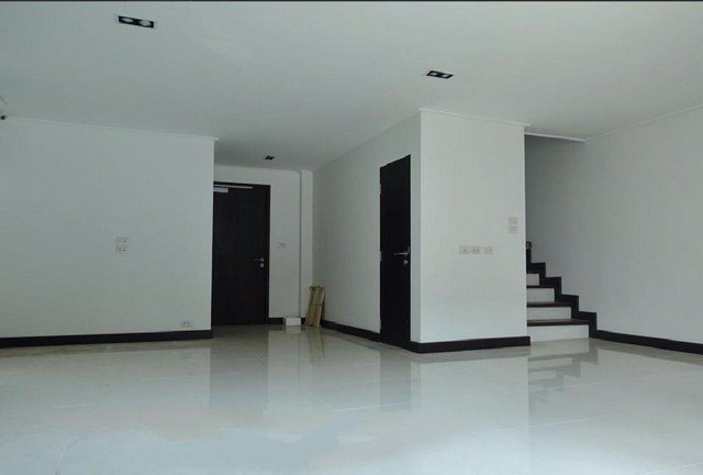 br-893-ให้เช่าอาคาร-35-ชั้น-นราธิวาส-10-เขตสาทร-ใกล้สถานีรถไฟฟ้าช่องนนทรี