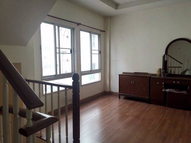 hr-3466-ให้เช่าทาวน์เฮาส์-3-ชั้น-หมู่บ้านกลางเมือง-ศรีนครินทร์-24-ใก้ลจากairport-link-หัวหมาก