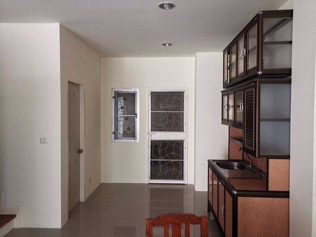 hr-3466-ให้เช่าทาวน์เฮาส์-3-ชั้น-หมู่บ้านกลางเมือง-ศรีนครินทร์-24-ใก้ลจากairport-link-หัวหมาก