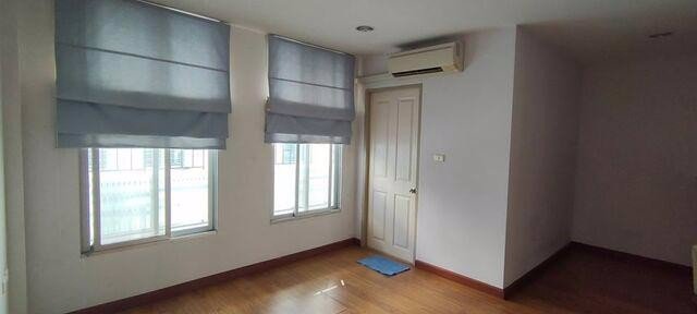 hs-1260-ขายทาวน์โฮม-3-ชั้นหมู่บ้านกลางเมืองบริติชทาวน์-ศรีนครินทร์-ทำเลดีติดถนนศรีนครินทร์