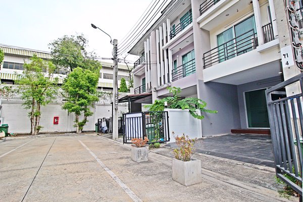 ขายทาวน์โฮม-3-ชั้น-วิสต้า-ปาร์ค-พระราม-2-หลังเซ็นทรัลพระราม-2-vista-กู้ได้-100-