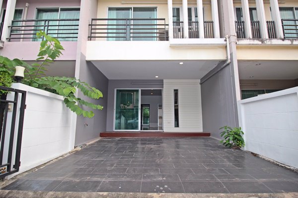 ขายทาวน์โฮม-3-ชั้น-วิสต้า-ปาร์ค-พระราม-2-หลังเซ็นทรัลพระราม-2-vista-กู้ได้-100-