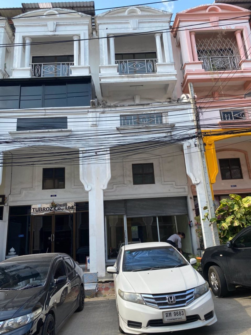 ขายหรือเช่า-อาคารพาณิชย์-หมู่บ้าน-รุ่งกิจวิลล่า-9-ซอยร่มเกล้า-58-เขตลาดกระบัง-อาคาร-3-ชั้นครึ่ง